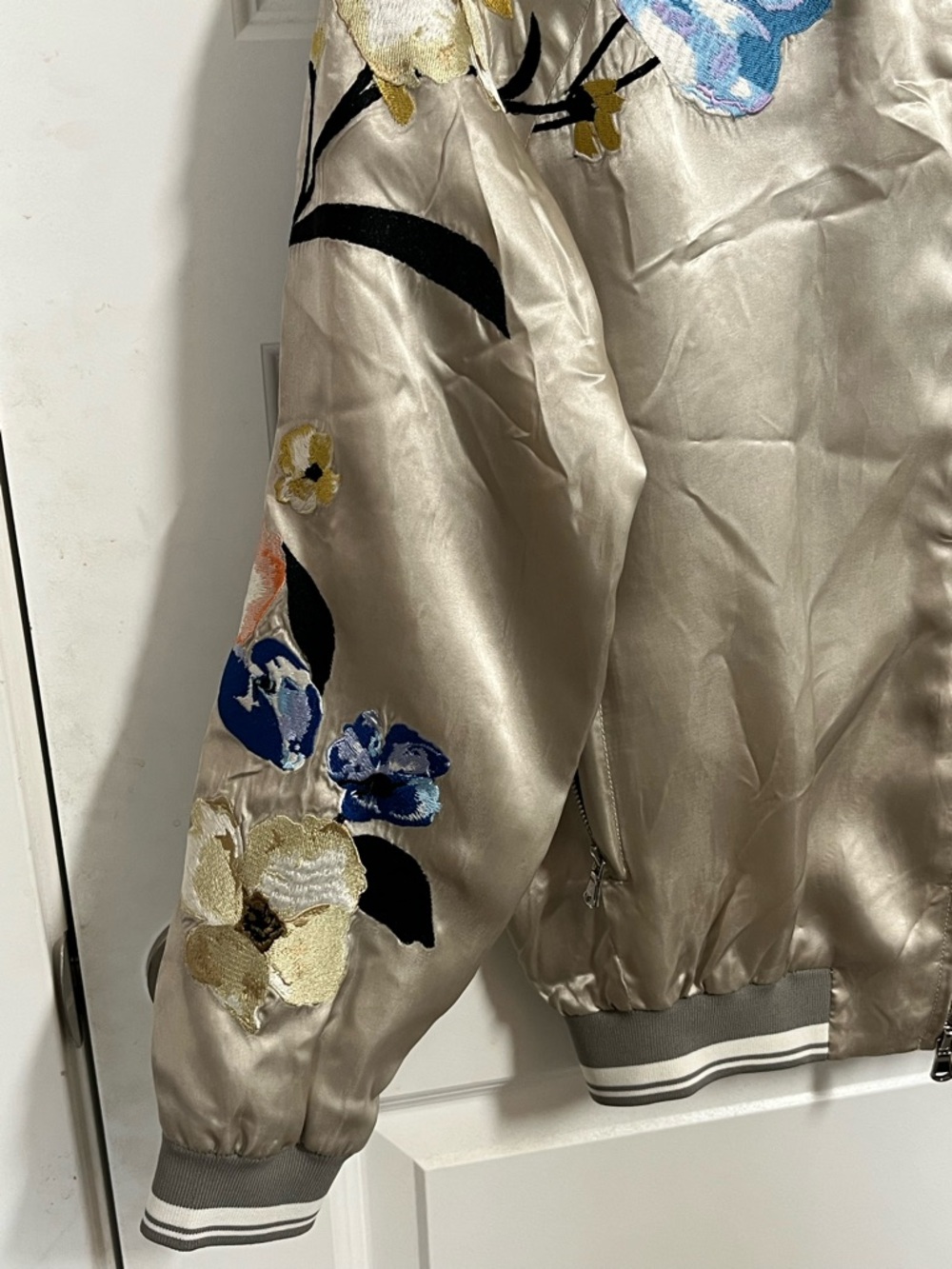 3.1 Phillip Lim Floral Embroidered Satin Bomber Jacket Size 2 Chic - Picture 4 of 16